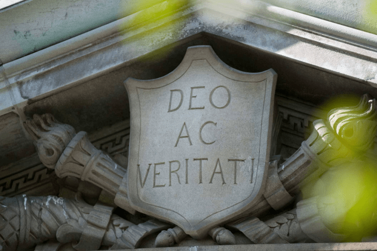 Deo Ac Veritati Carved in Stone