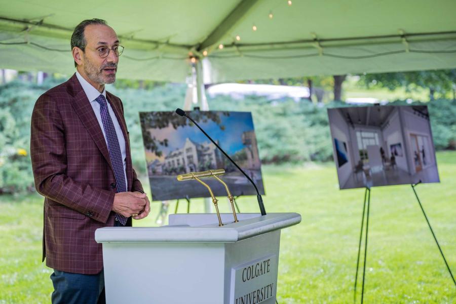 Daniel Benton Daniel C. Benton ’80, H’10, P’10 addresses attendees at Benton Center groundbreaking